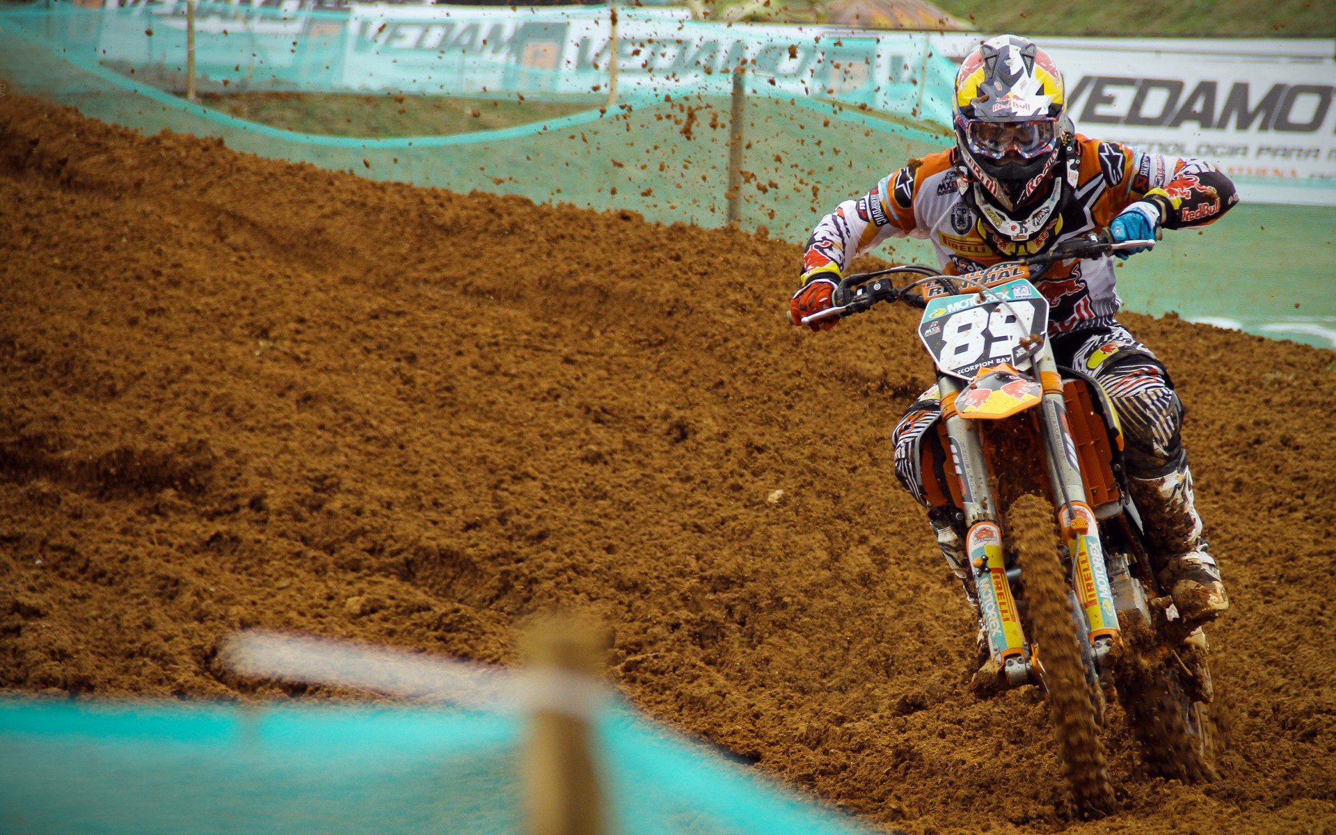 乐鱼体育-水球反击迅速波兰掌控比赛，水球回放