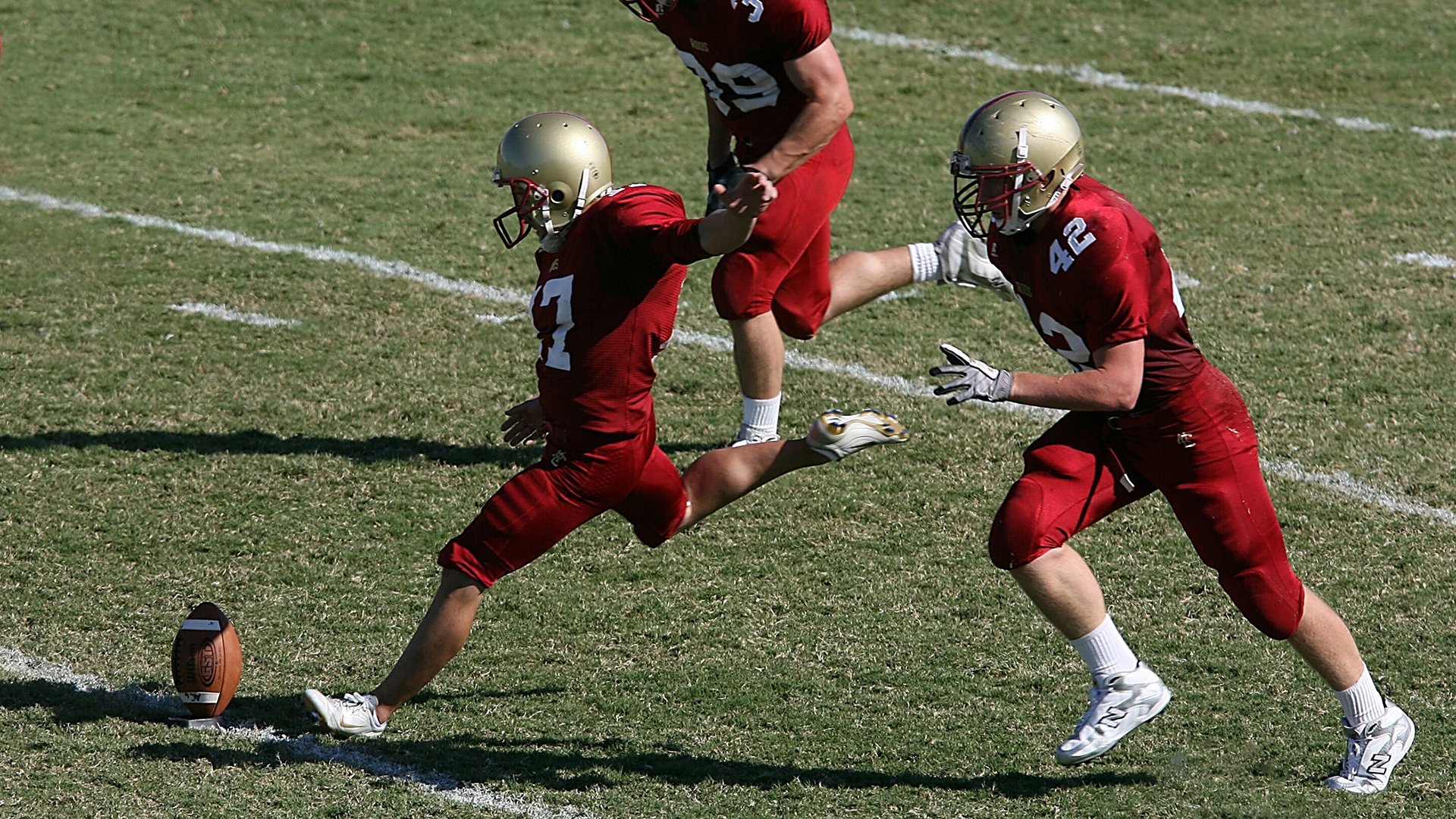 乐鱼电竞在线平台登录入口-中国足球联赛优质俱乐部与弱队之间资源差距分析，中国俱乐部足球队排名